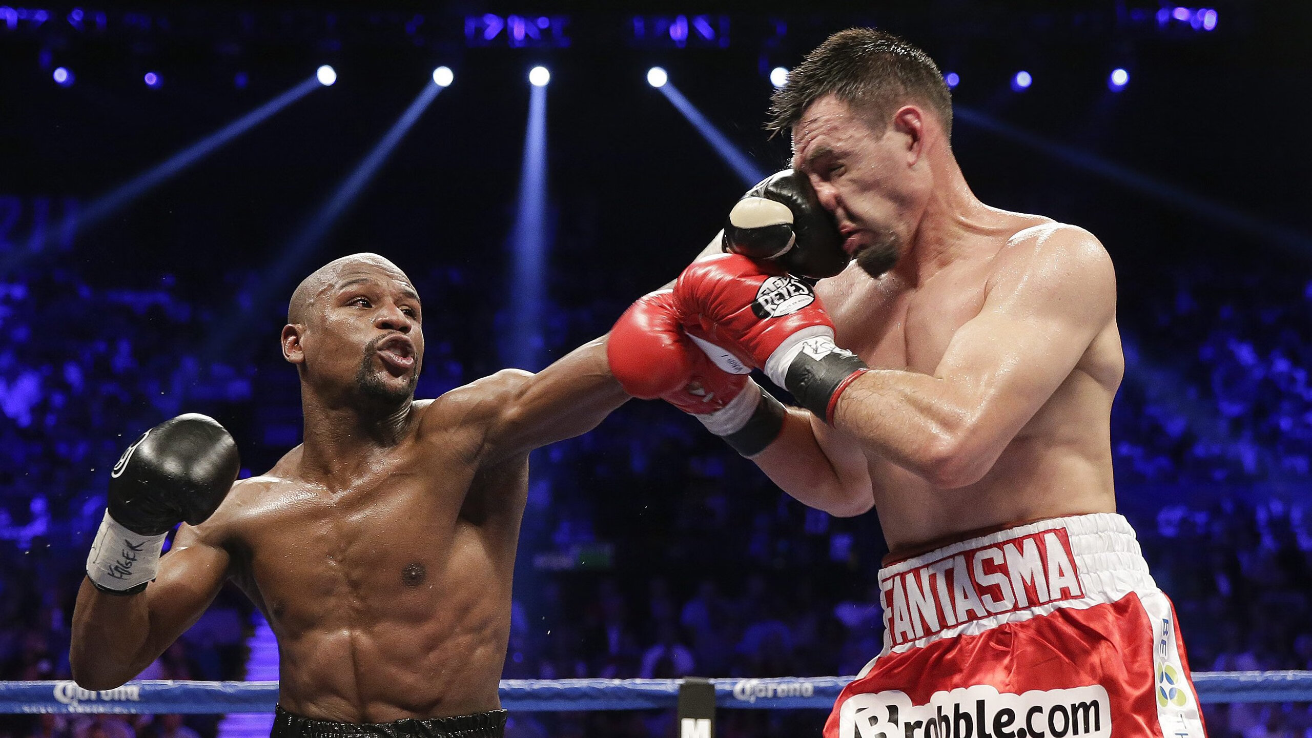 大型夜光水上摩托表演，灯火辉煌中的极速狂飙，水上摩托长啥样